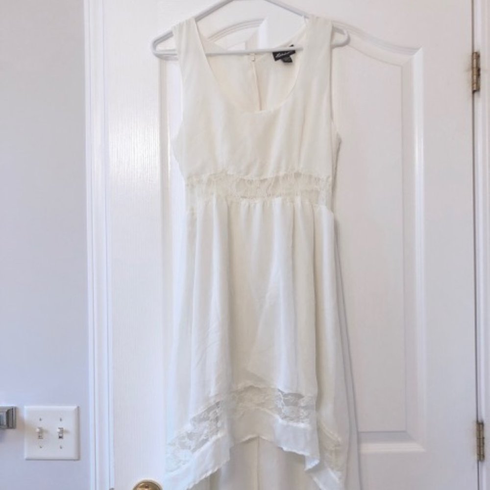 NEW Dress Flowy White Dress Lace (Size S)